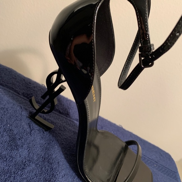 Heels - Picture 3 of 9